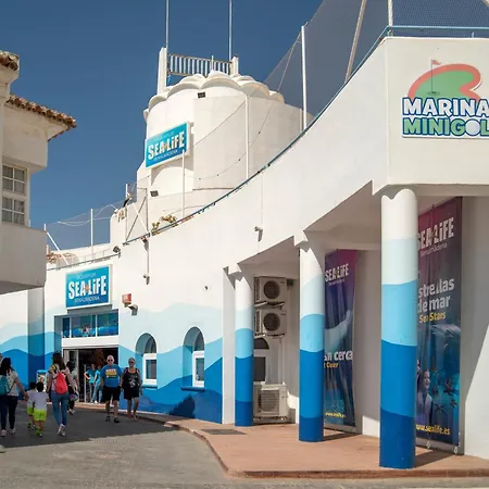 Urb Pueblo Del Parque, Luxury 2 Bedroom Apartment. Fantastic Location. Benalmádena