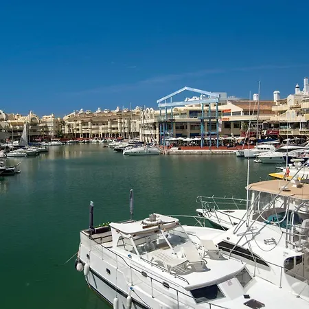 Urb Pueblo Del Parque, Luxury 2 Bedroom Apartment. Fantastic Location. Benalmádena